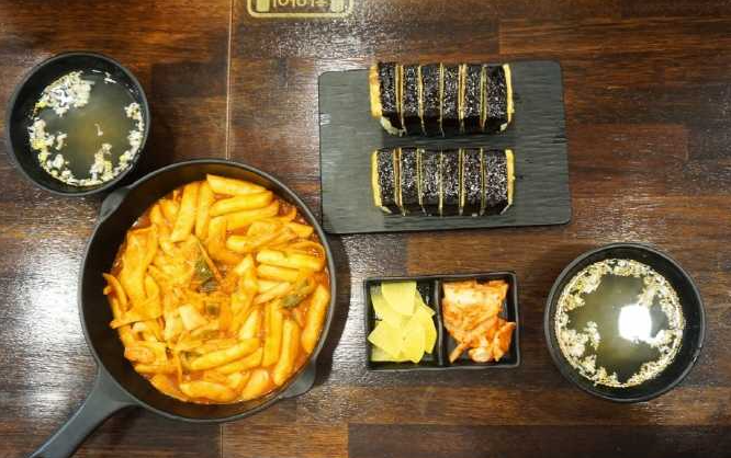 부산에서 맛보는 이색적인 김밥집
