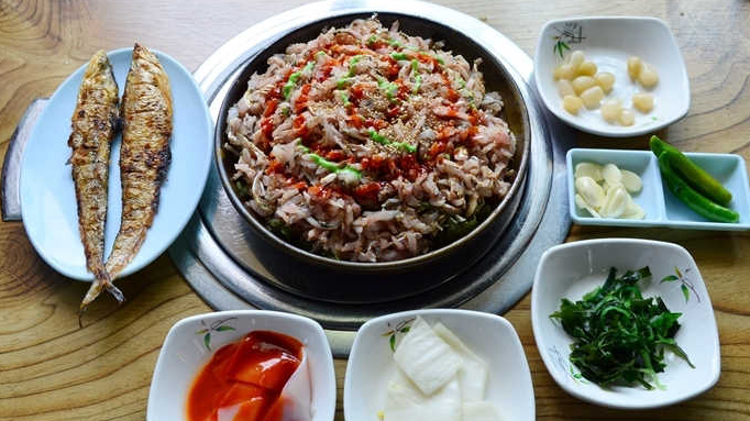 고향의 맛 고양의 맛 웅어회 미꾸라지털레기 닭칼국수